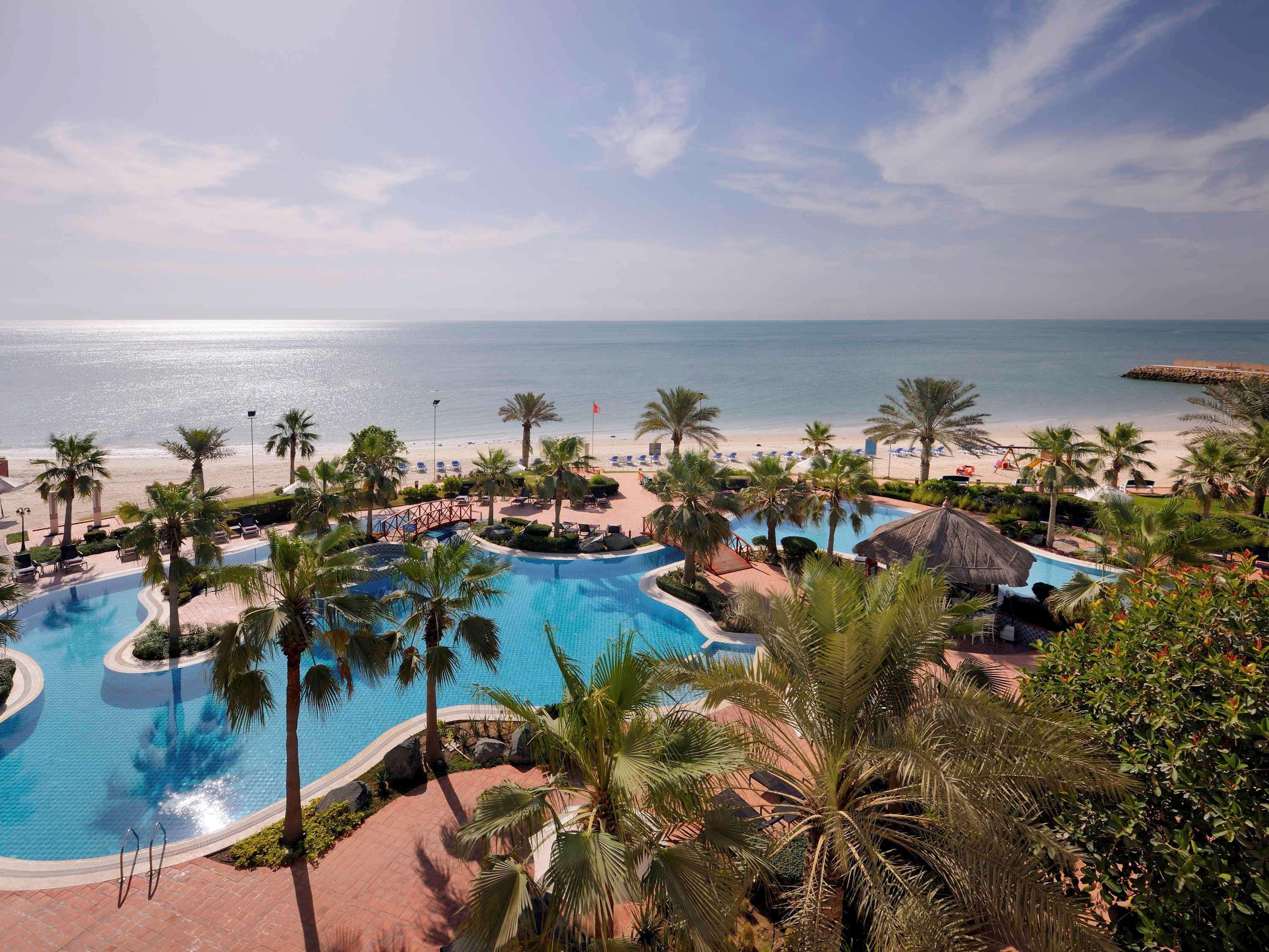 Moevenpick Hotel & Resort Al Bida'A Salmiya Exterior photo The beach at the Jumeirah Beach Hotel