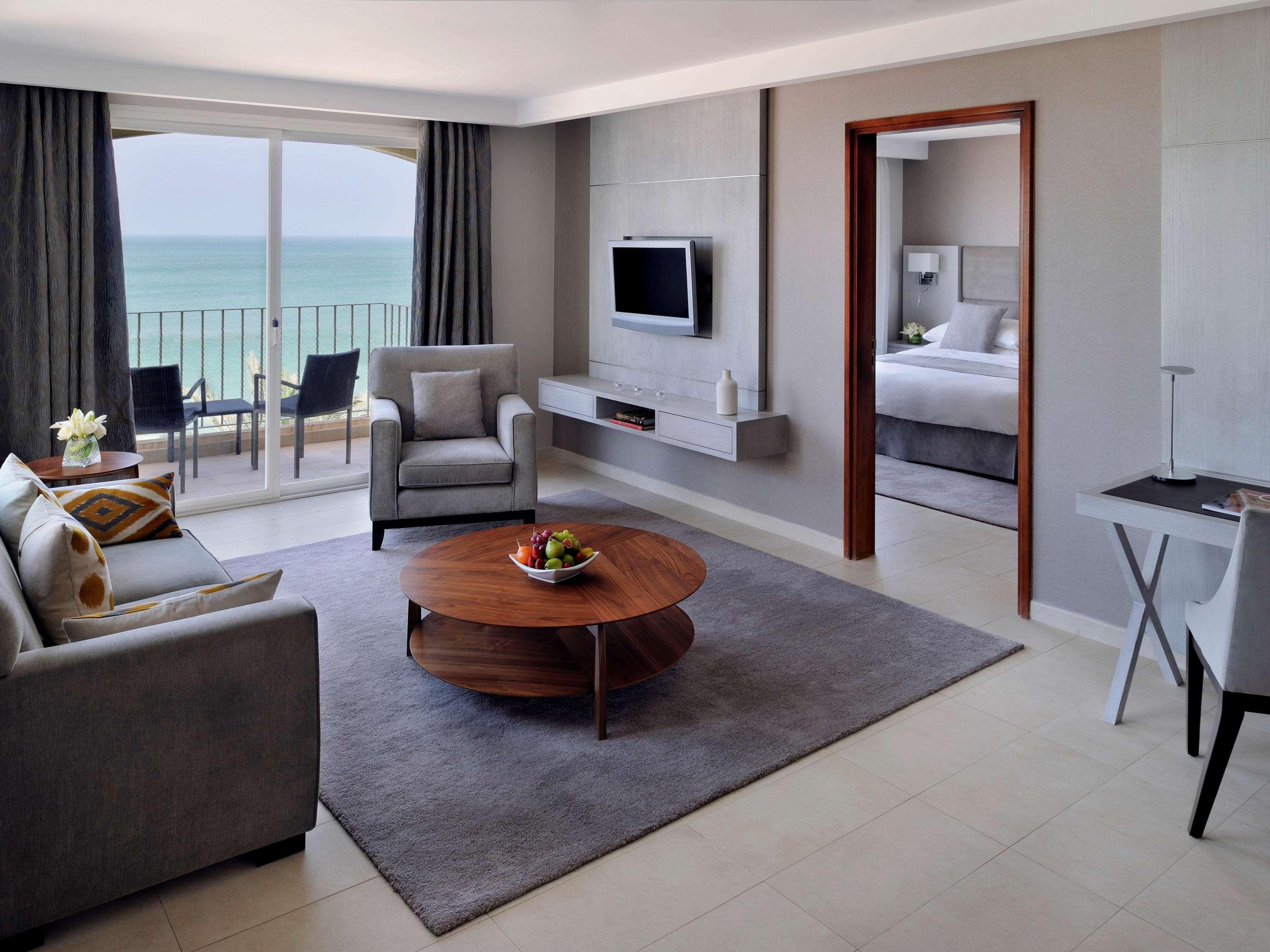 Moevenpick Hotel & Resort Al Bida'A Salmiya Exterior photo A suite at the Jumeirah Beach Hotel