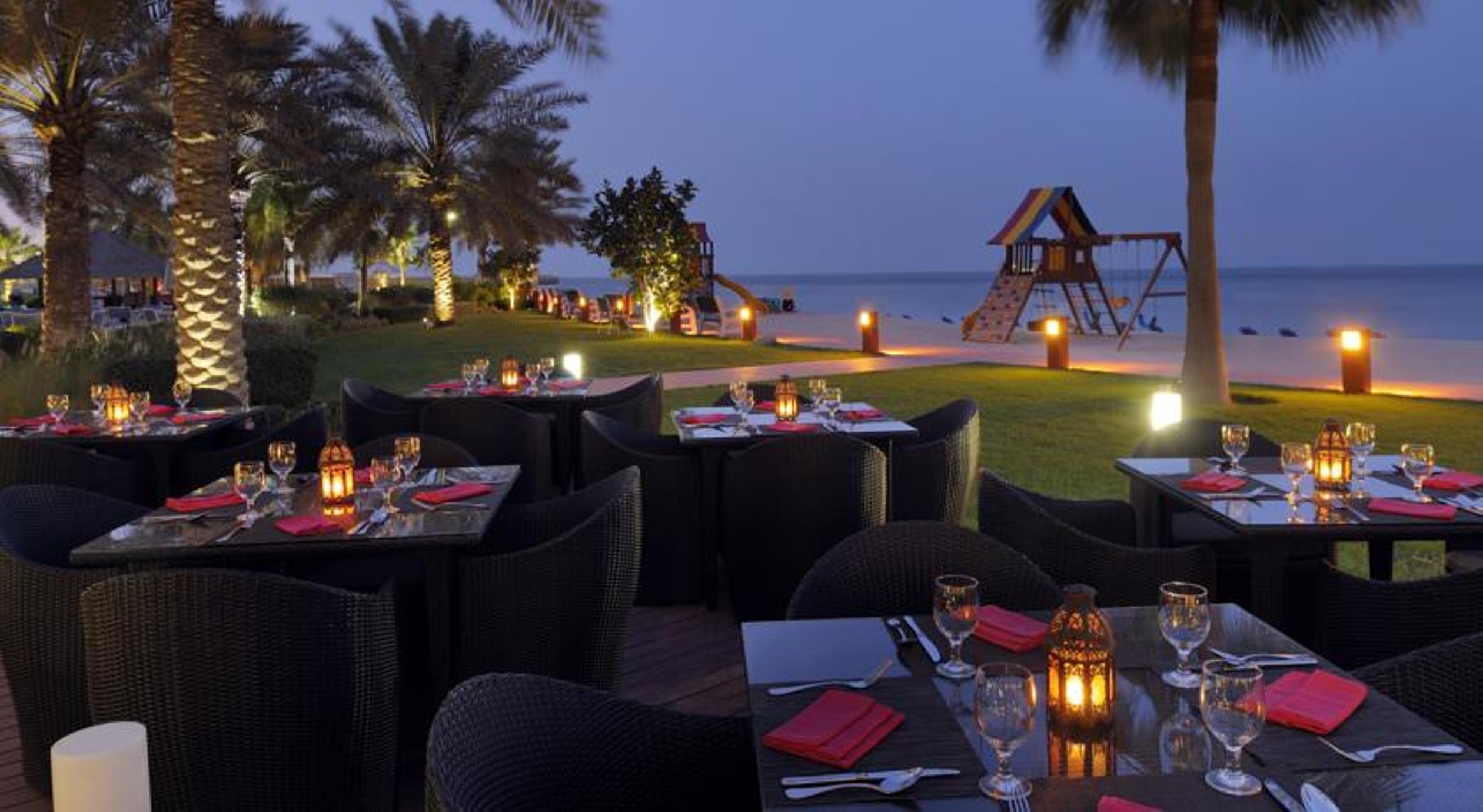 Moevenpick Hotel & Resort Al Bida'A Salmiya Exterior photo Beachfront dining at Jumeirah Beach Hotel
