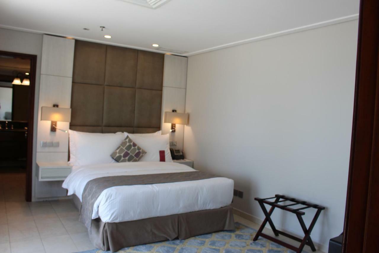 Moevenpick Hotel & Resort Al Bida'A Salmiya Exterior photo A bedroom at the hotel