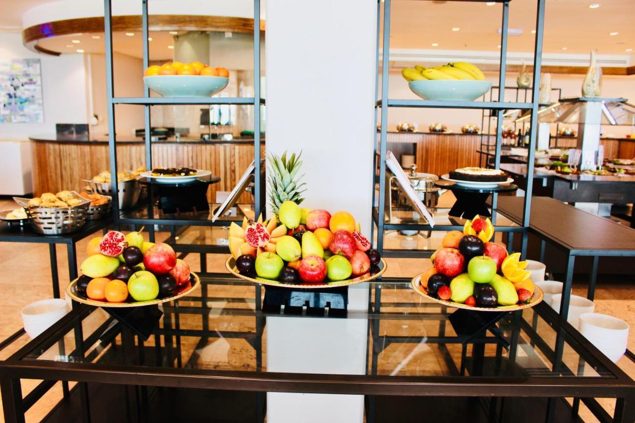 Moevenpick Hotel & Resort Al Bida'A Salmiya Exterior photo Fruit display at a buffet